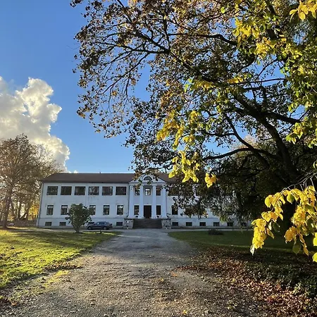 Hof Podis Veinimois Pootsi