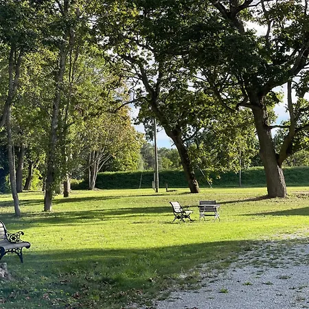 Hof Podis Veinimois * Pootsi